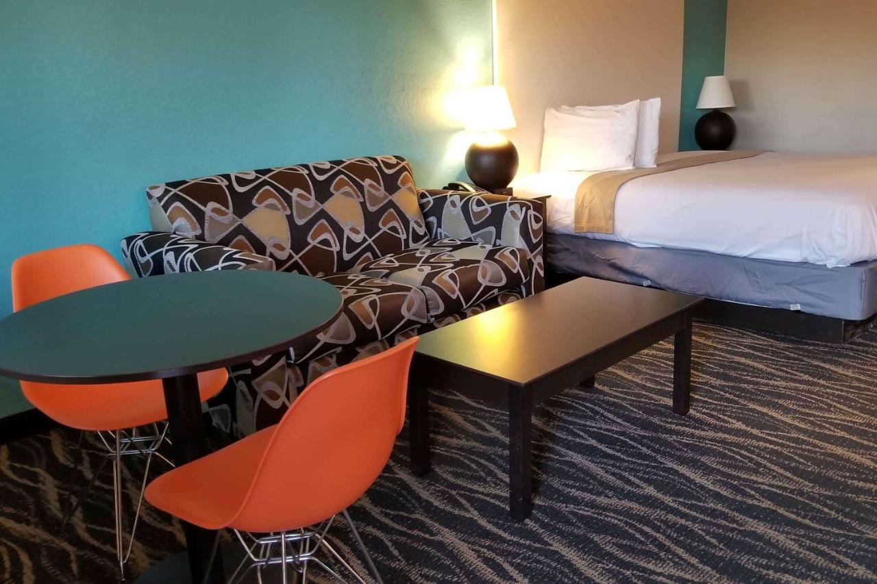 Howard Johnson By Wyndham Hobby Airport