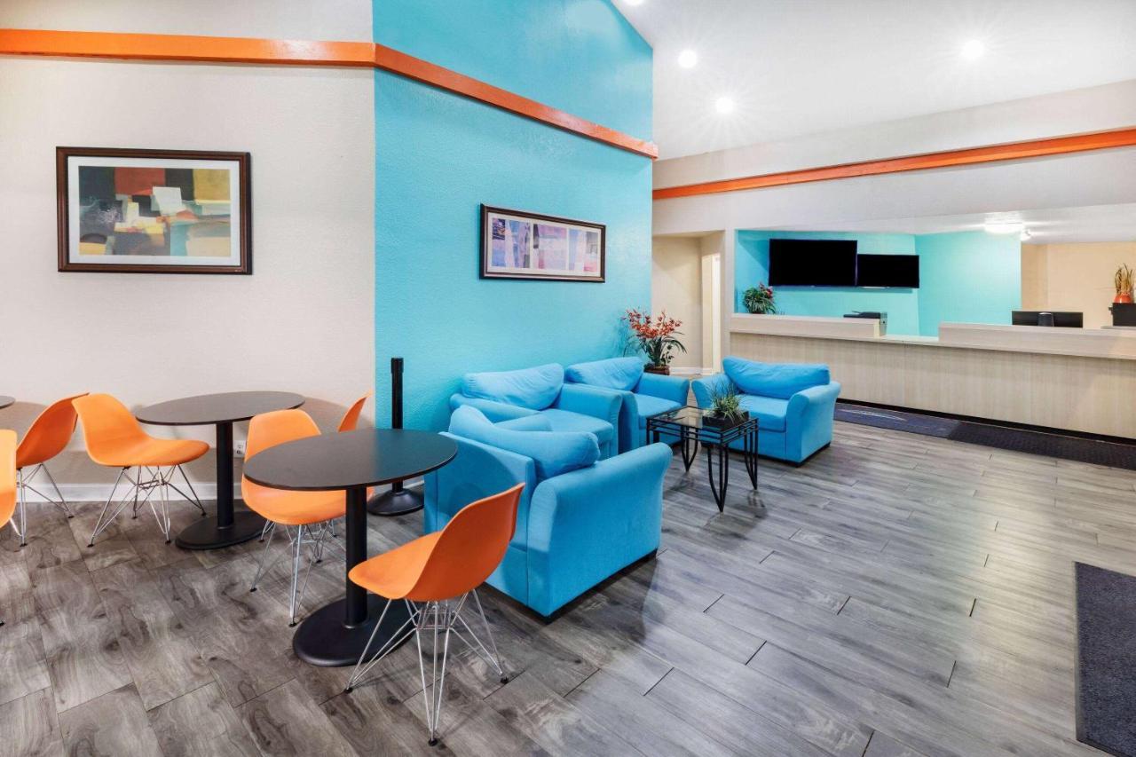 Howard Johnson By Wyndham Hobby Airport 2*