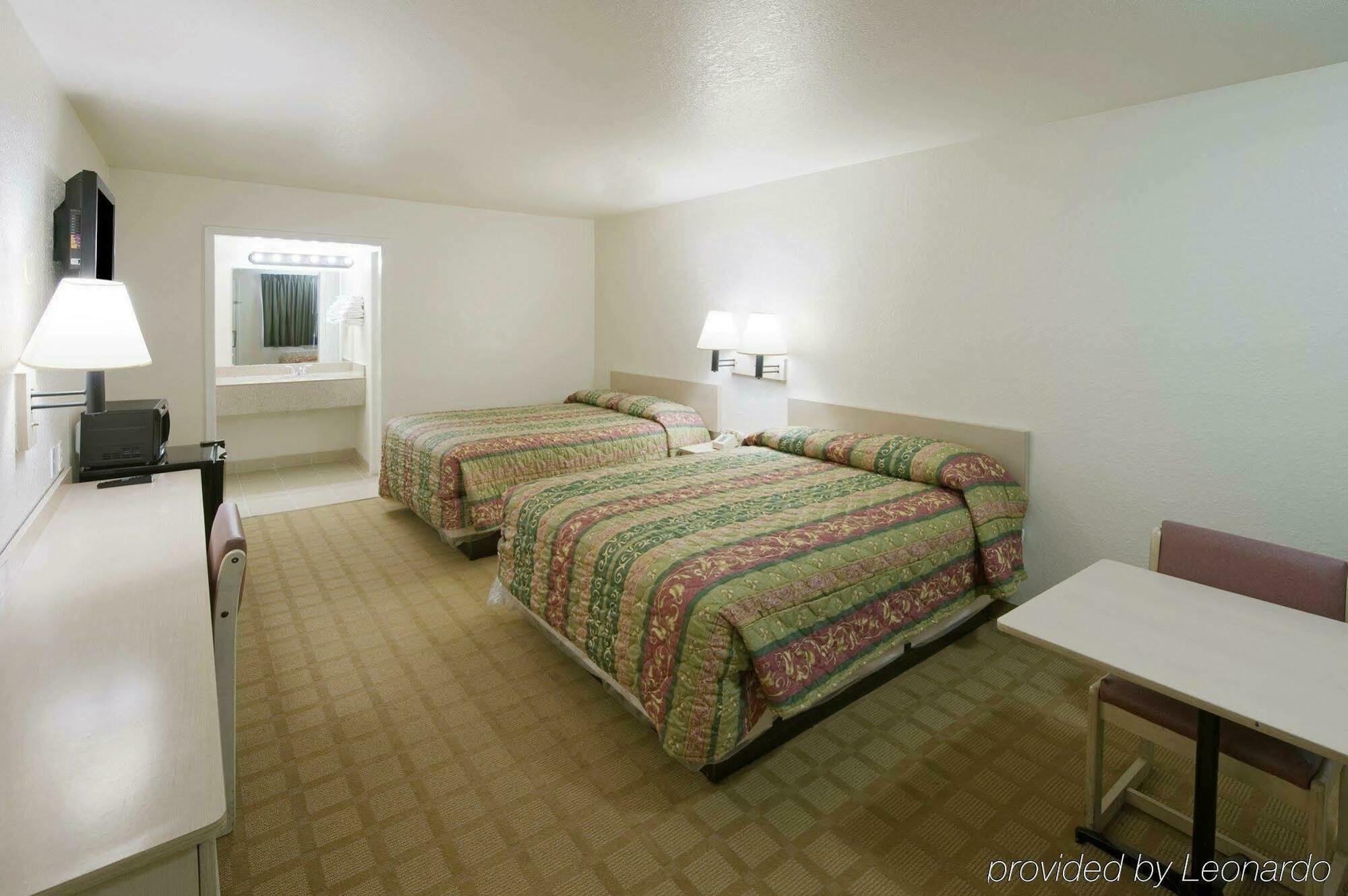 Howard Johnson By Wyndham Hobby Airport Hotel