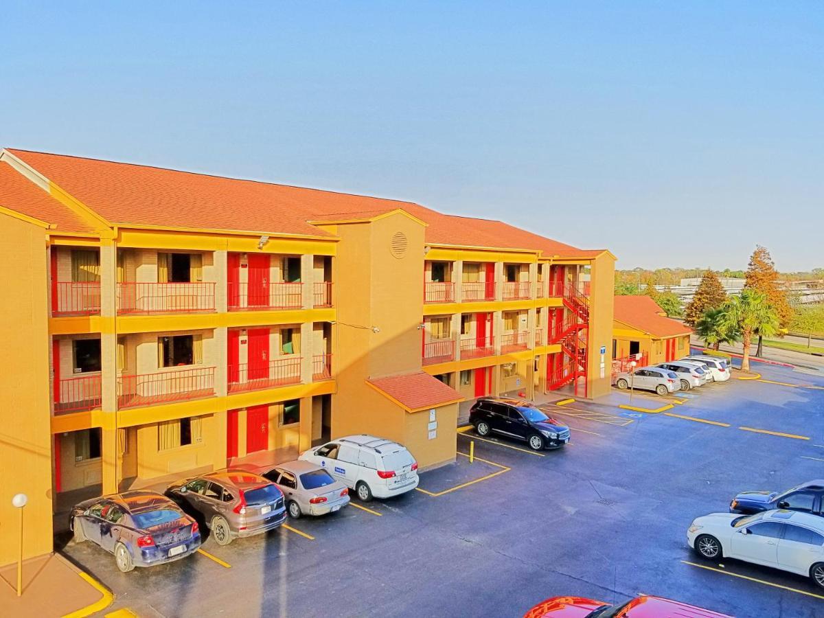 Howard Johnson By Wyndham Hobby Airport 2*