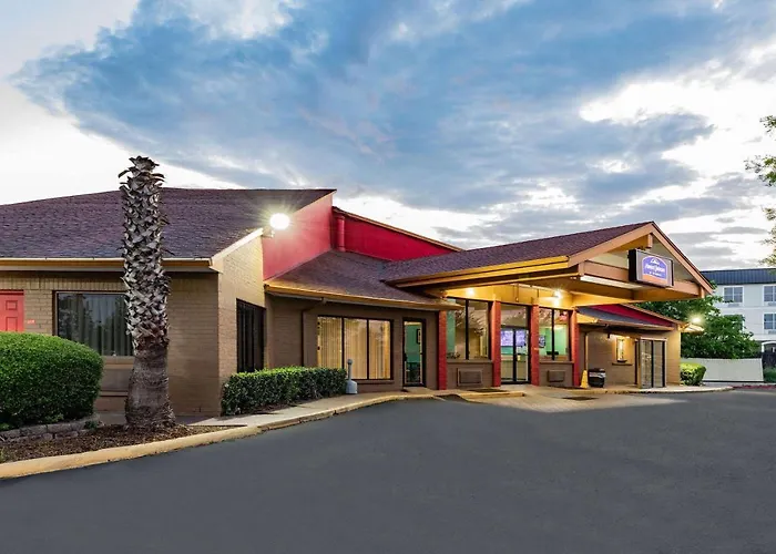 Howard Johnson By Wyndham Houston Hobby Airport