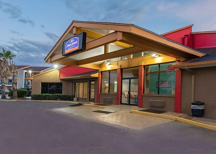 Howard Johnson By Wyndham Houston Hobby Airport