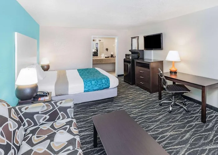 Howard Johnson By Wyndham Houston Hobby Airport