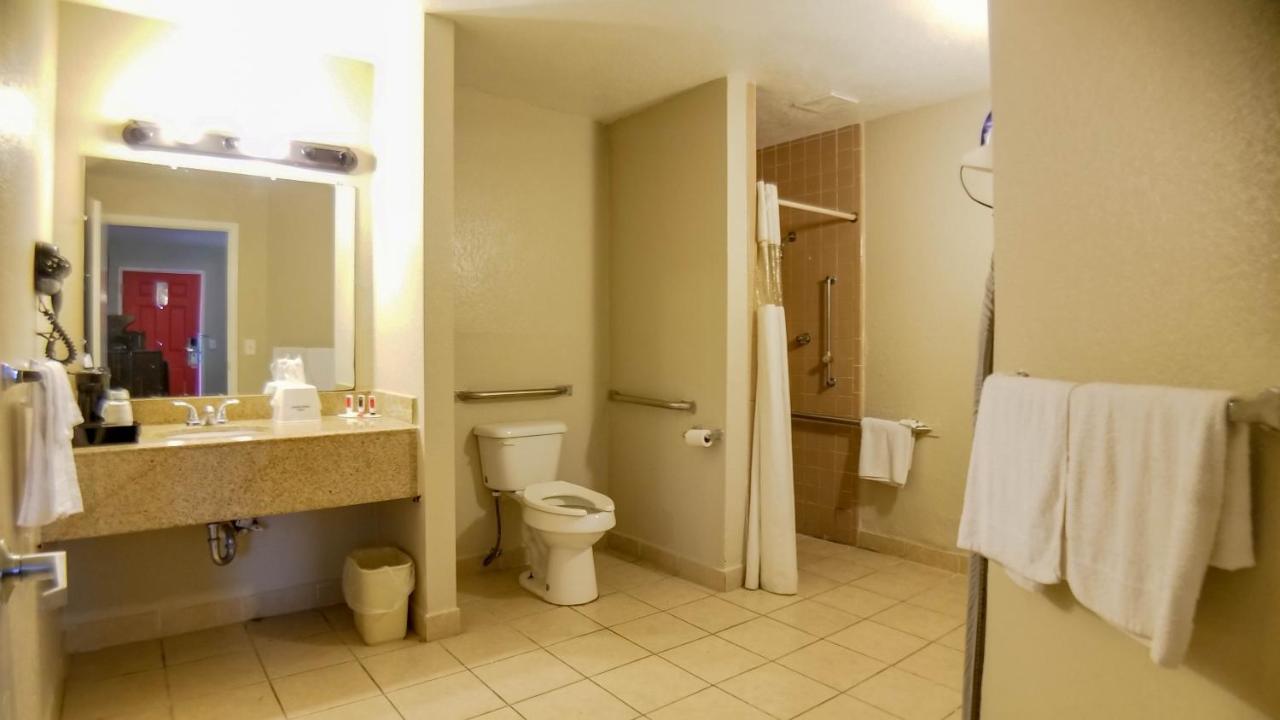 Howard Johnson By Wyndham Hobby Airport