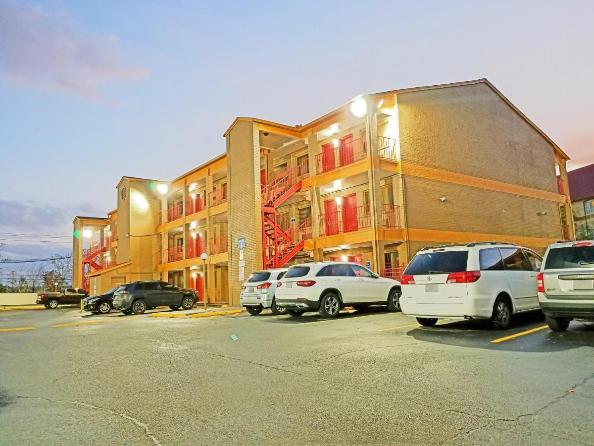 Howard Johnson By Wyndham Hobby Airport 2*