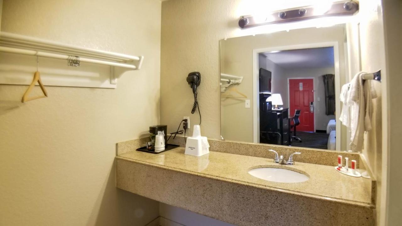 Howard Johnson By Wyndham Hobby Airport