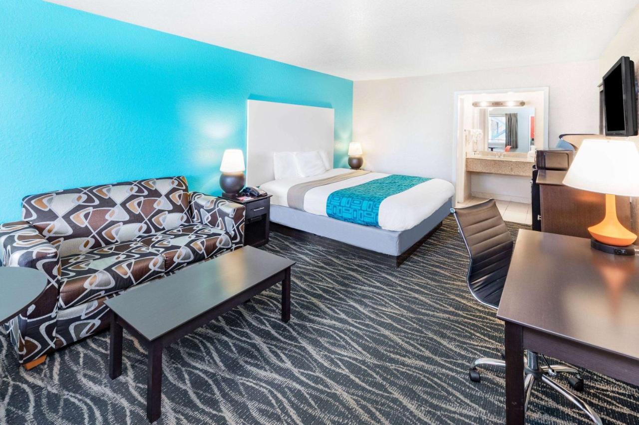 Howard Johnson By Wyndham Hobby Airport Hotel
