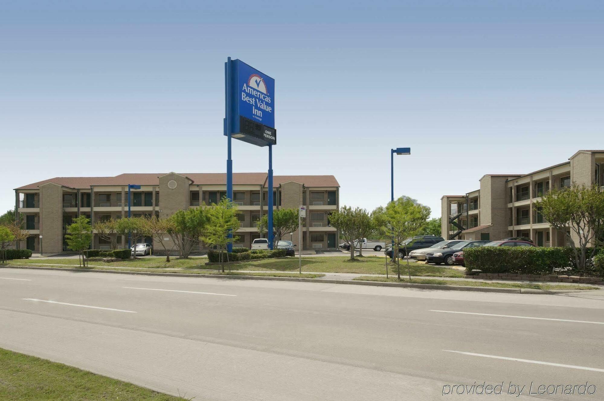 Howard Johnson By Wyndham Hobby Airport 2*